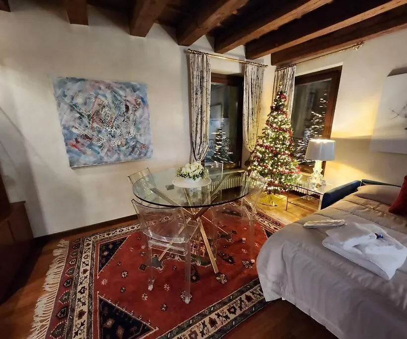Juliets Bed Art Verona